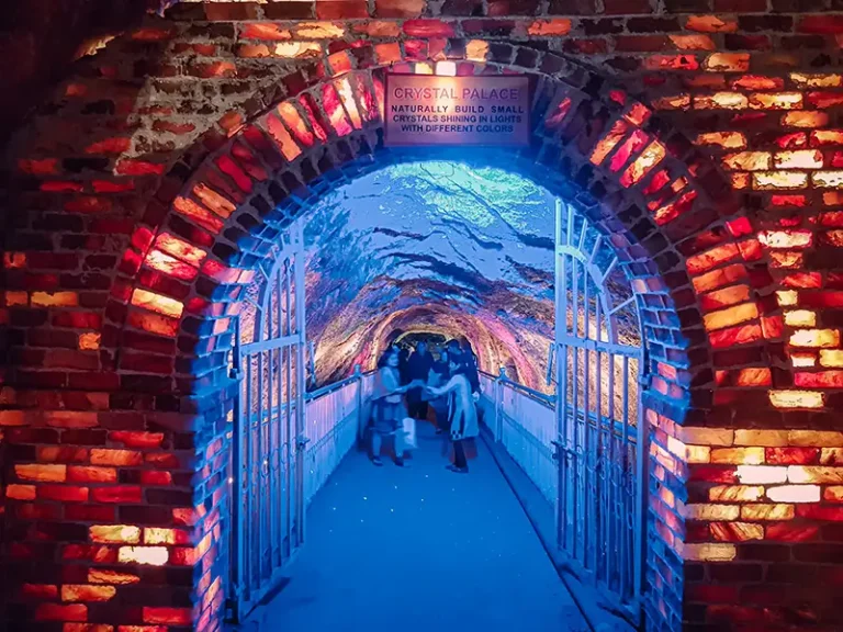 Inside_Khewra_Salt_Mines1