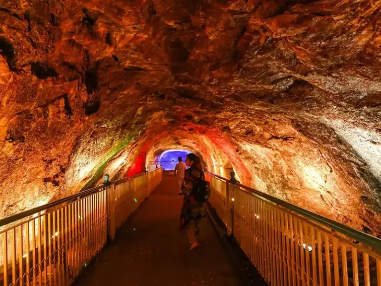 Inside_Khewra_Salt_Mines3